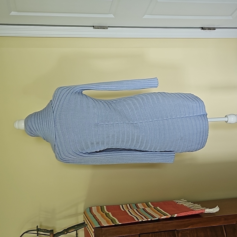 Powder blue hand knit sweater - Picture 2 of 3
